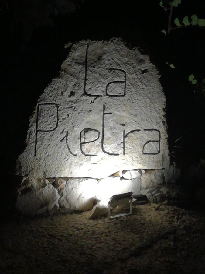 Вилла La Pietra Кьярамонте-Гульфи Экстерьер фото